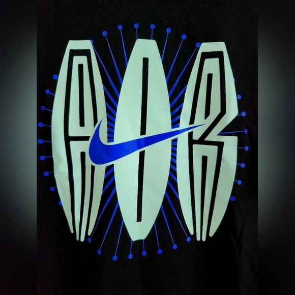 Men's Nike Tee - loose fit, Size M - Picture 2 of 3